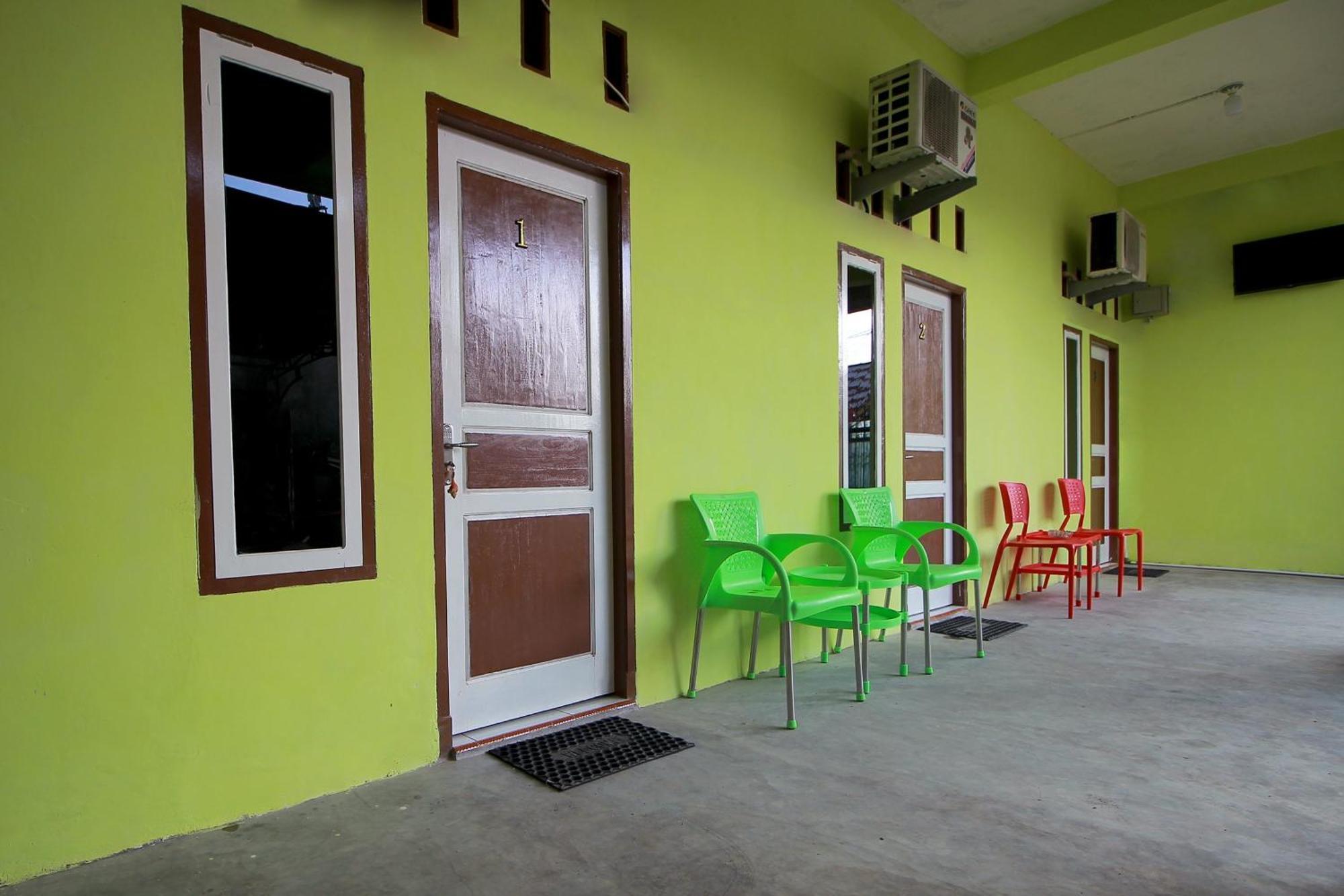 OYO 2585 Sherren Guest House Lubuklinggau Exterior foto