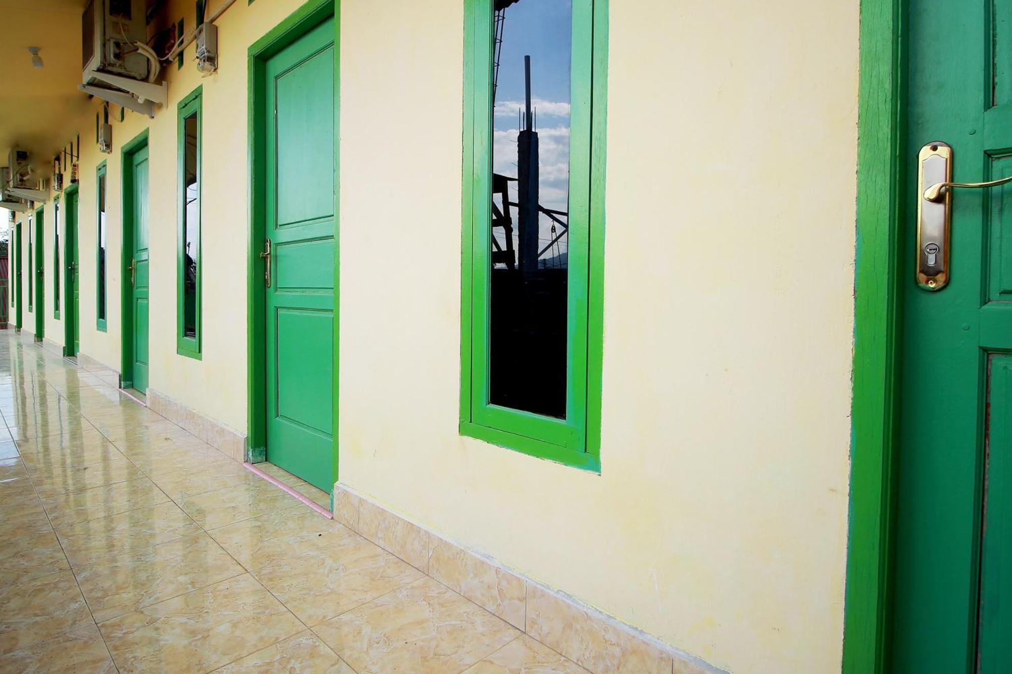 OYO 2585 Sherren Guest House Lubuklinggau Exterior foto