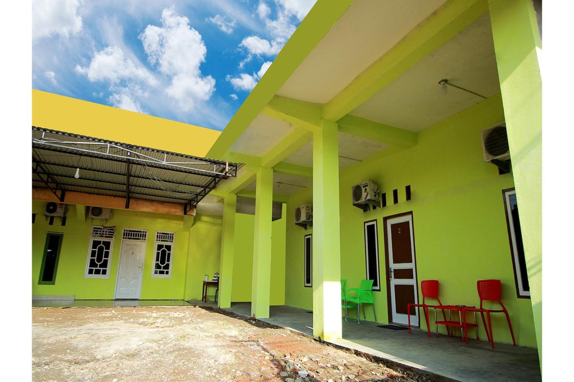 OYO 2585 Sherren Guest House Lubuklinggau Exterior foto